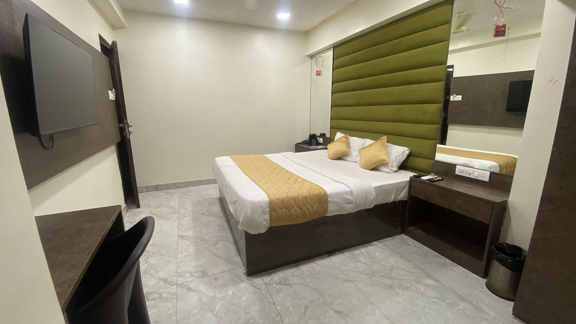 The B Town Hotel
