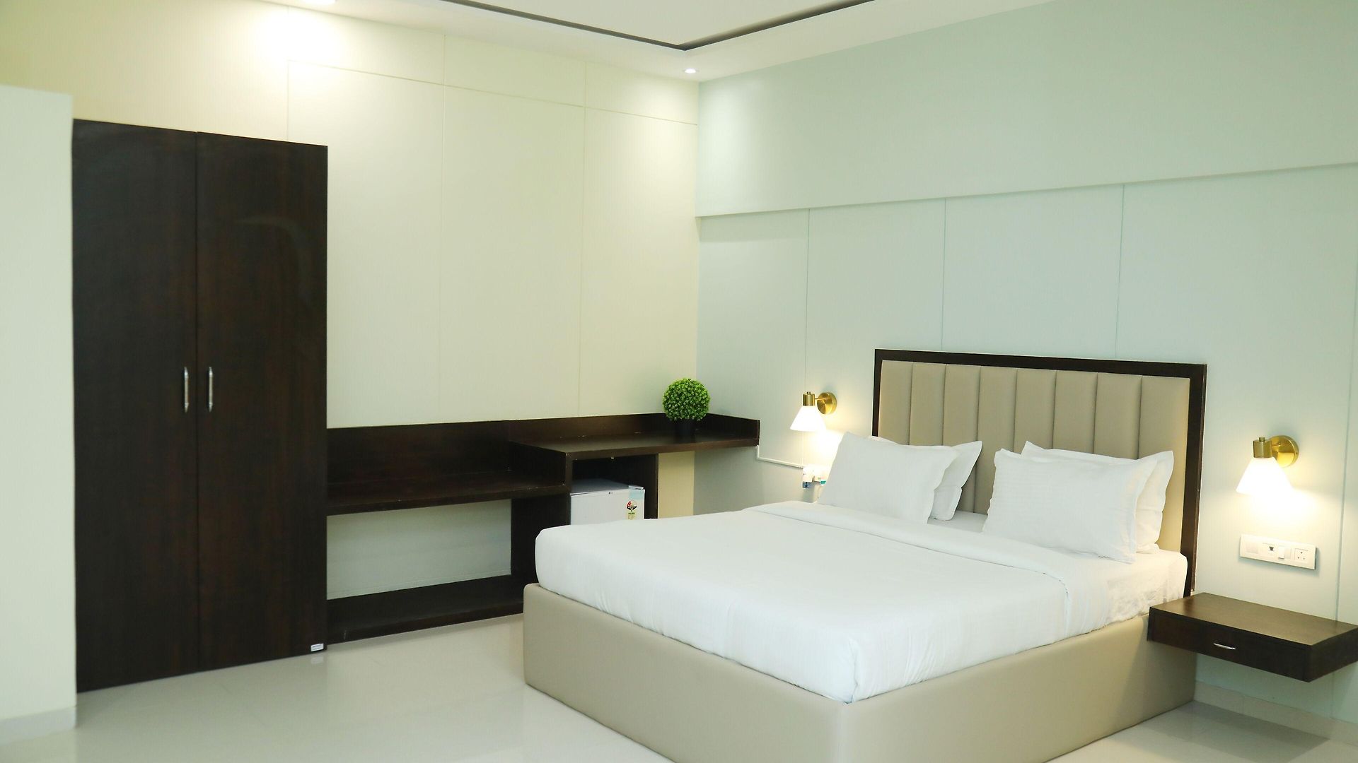 Country By Turtle & - Airport Hotel