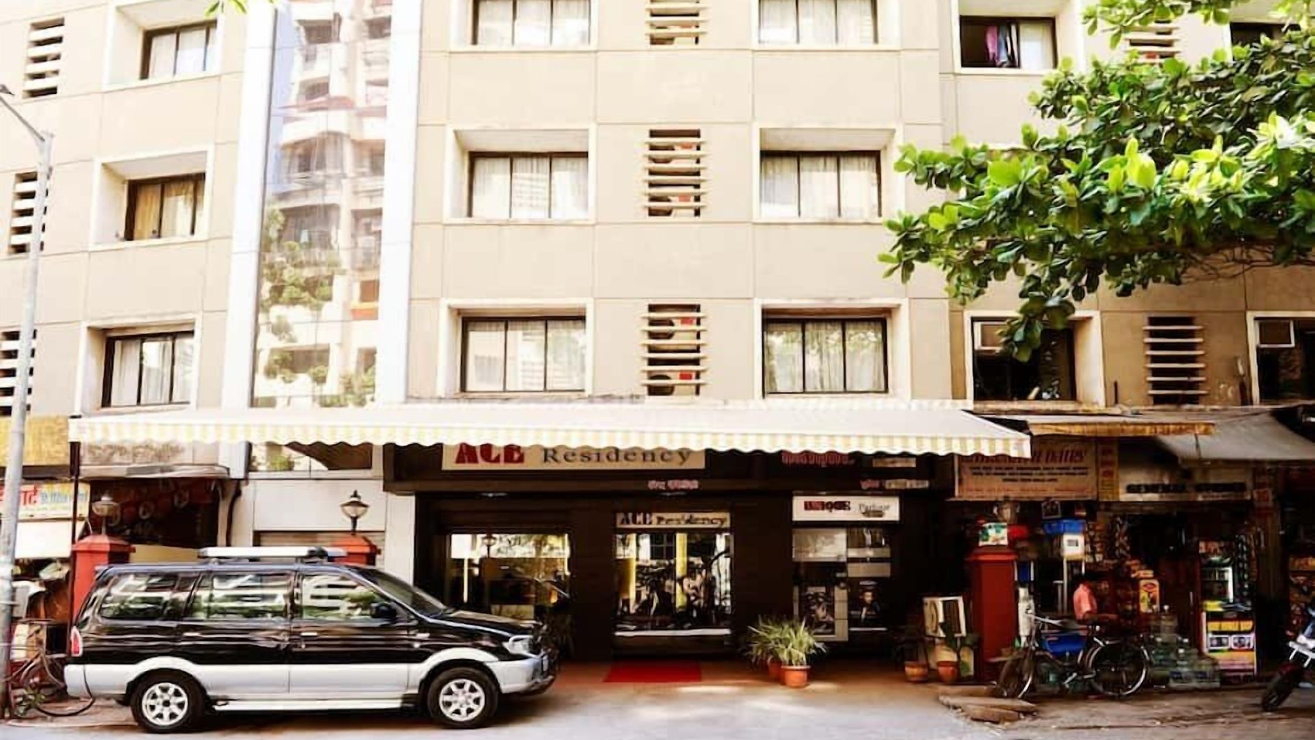 Ace Residency Hotel 2*
