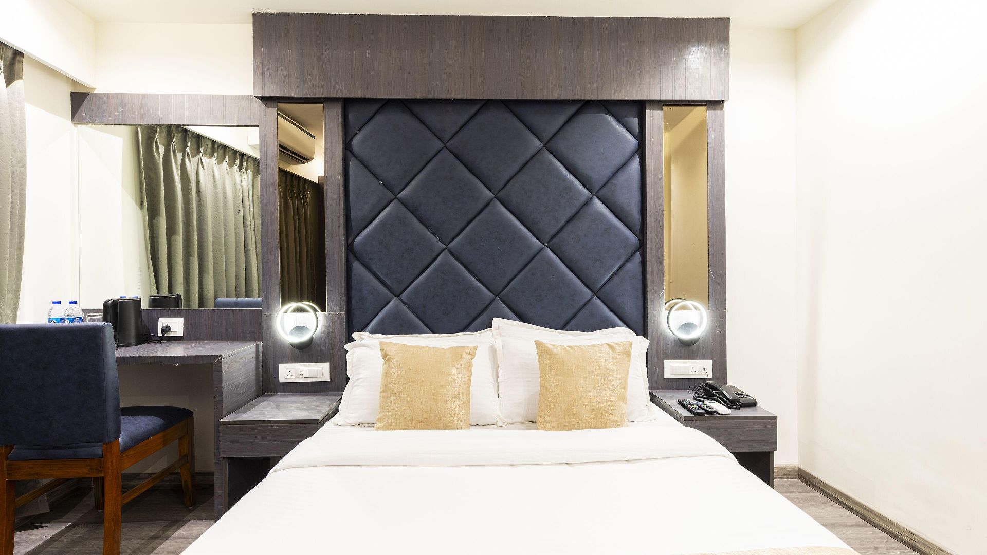 Classio Andheri - Near Dn Nagar Metro Station 3*