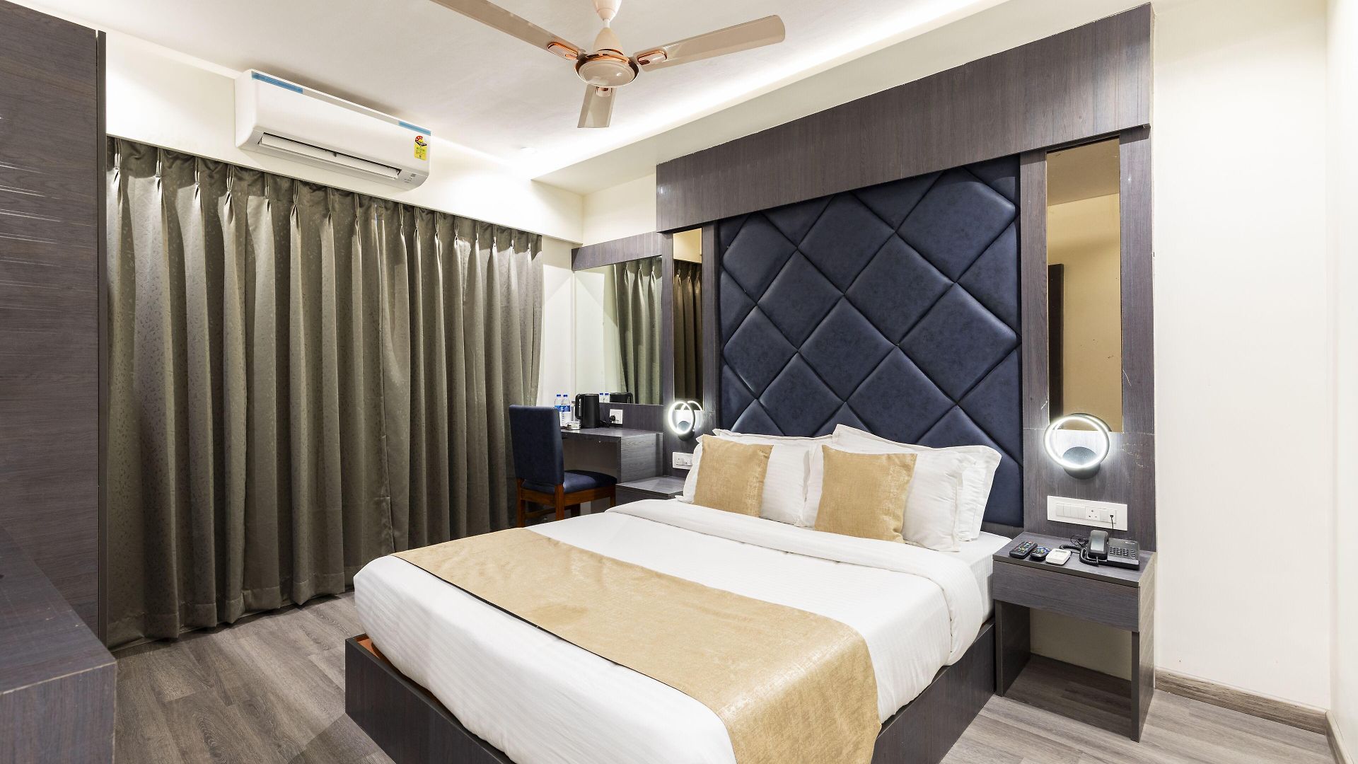 Classio Andheri - Near Dn Nagar Metro Station 3*