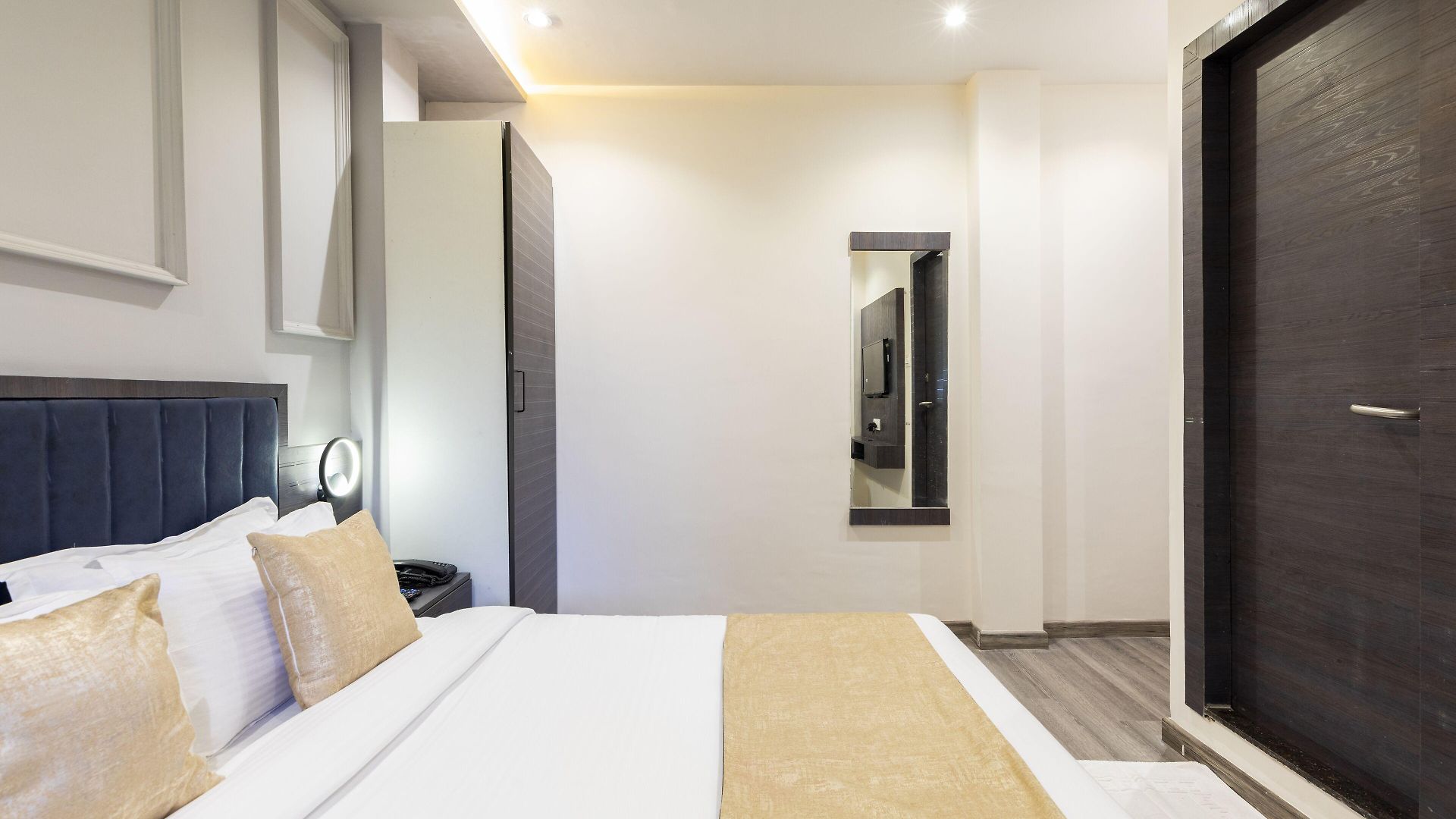 Hotel Classio Andheri - Near Dn Nagar Metro Station Mumbai