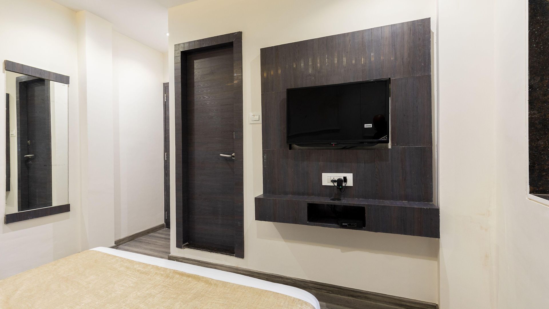 Hotel Classio Andheri - Near Dn Nagar Metro Station 3*