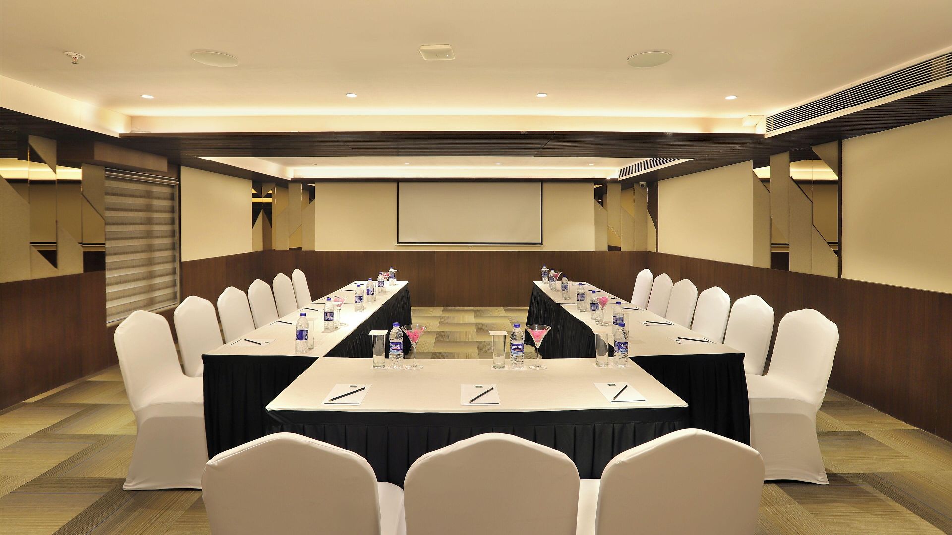 Aralia International Airport, Hotel