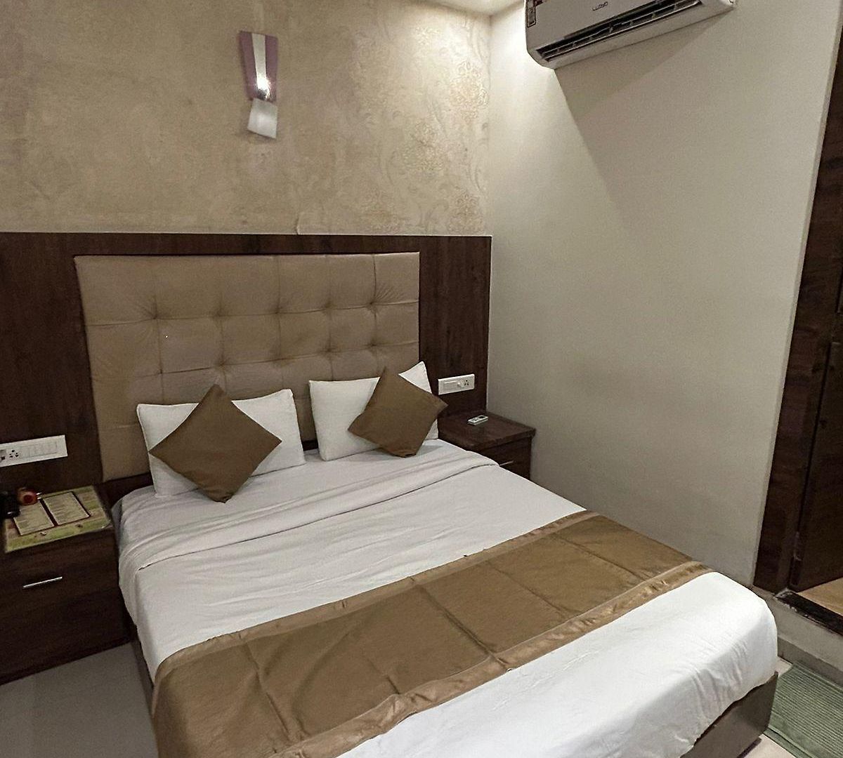 Hotel Bkc Mannat 3*