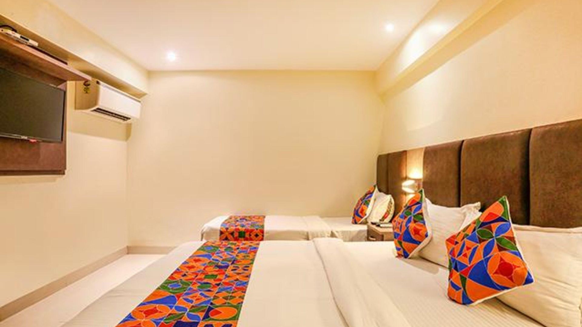 Hotel Via West - Nr International Airport