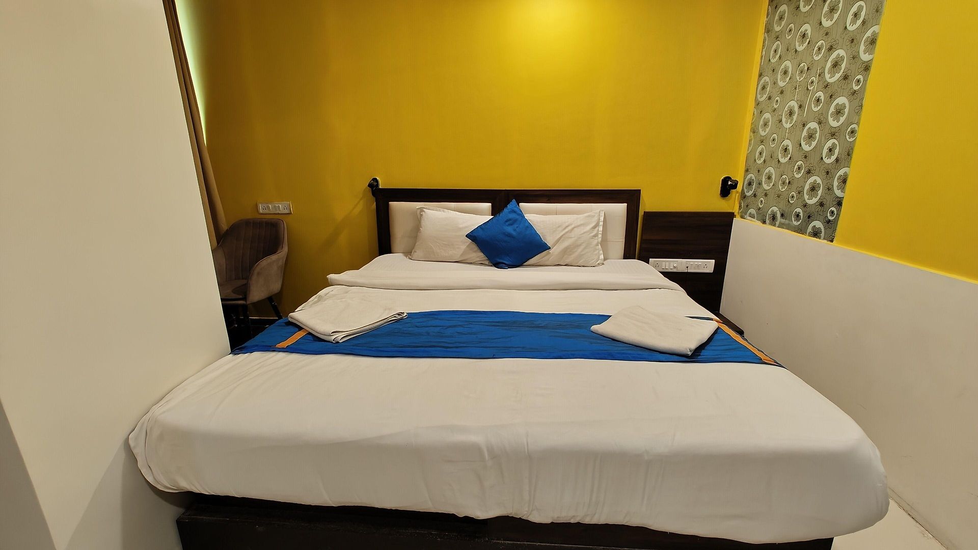 Aura - Near Malad Link Road