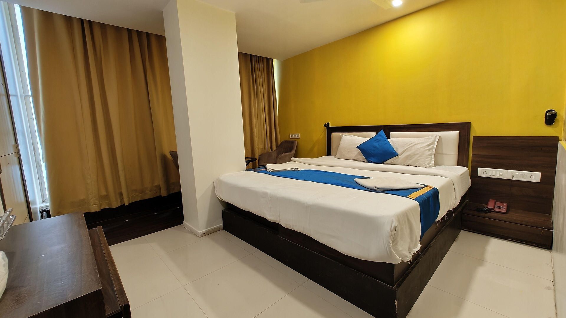 Hotel Aura - Near Malad Link Road Mumbai