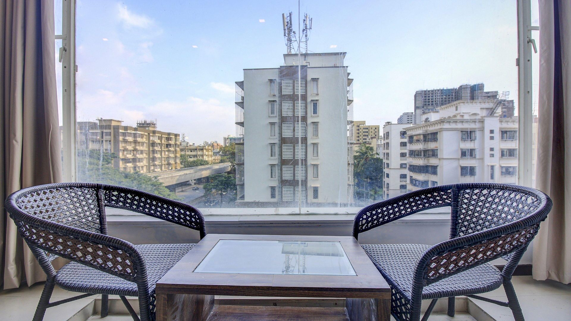 Hotel Aura - Near Malad Link Road 3*