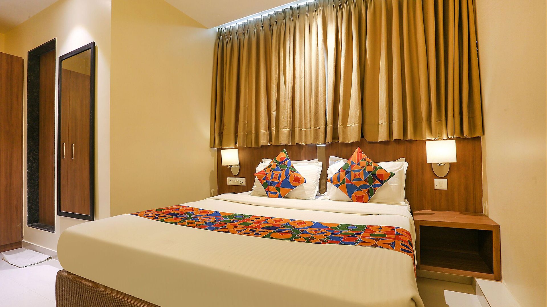 Fabhotel Royal International - Nr International Airport