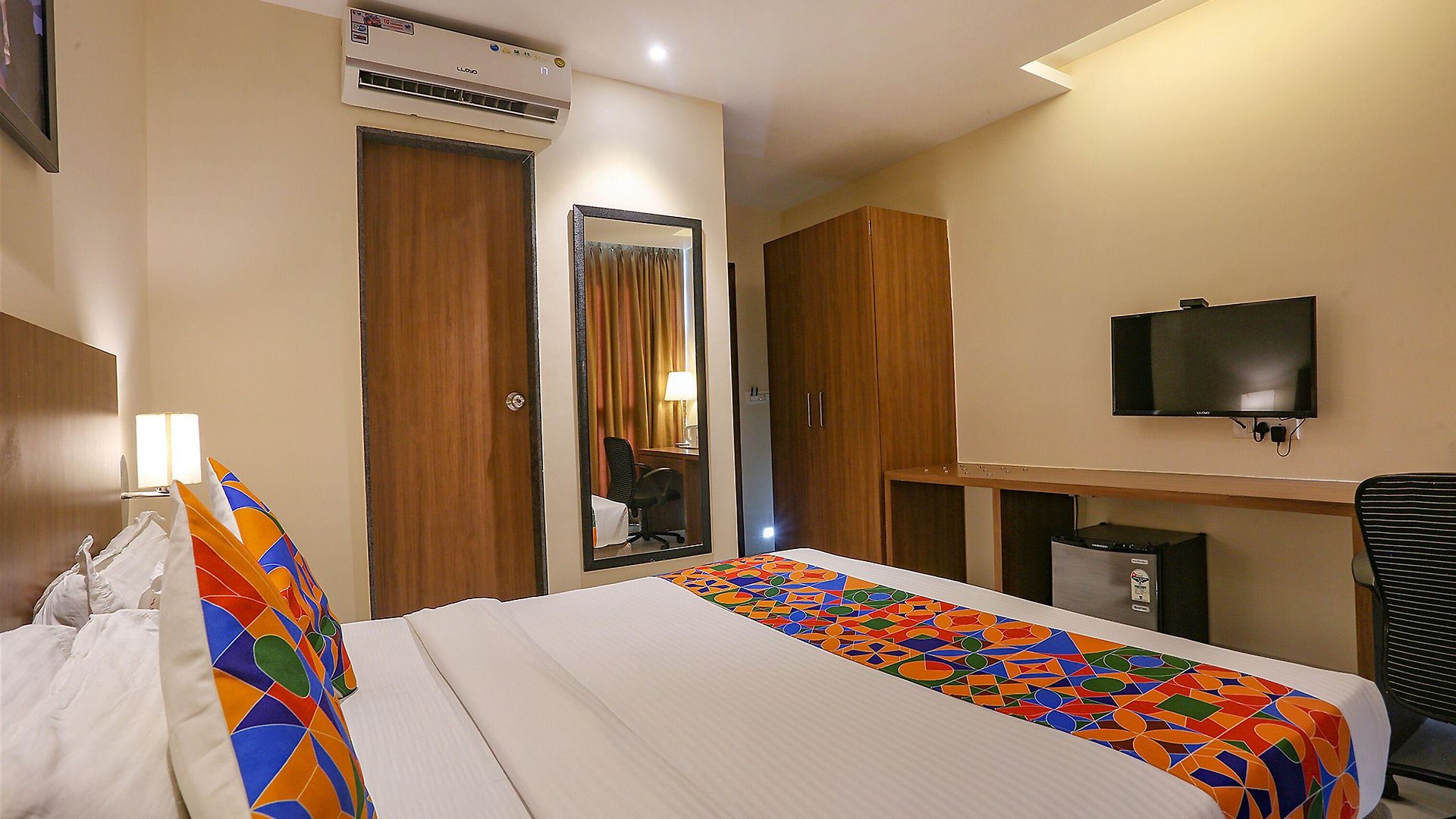 Hotel Fabhotel Royal International - Nr International Airport