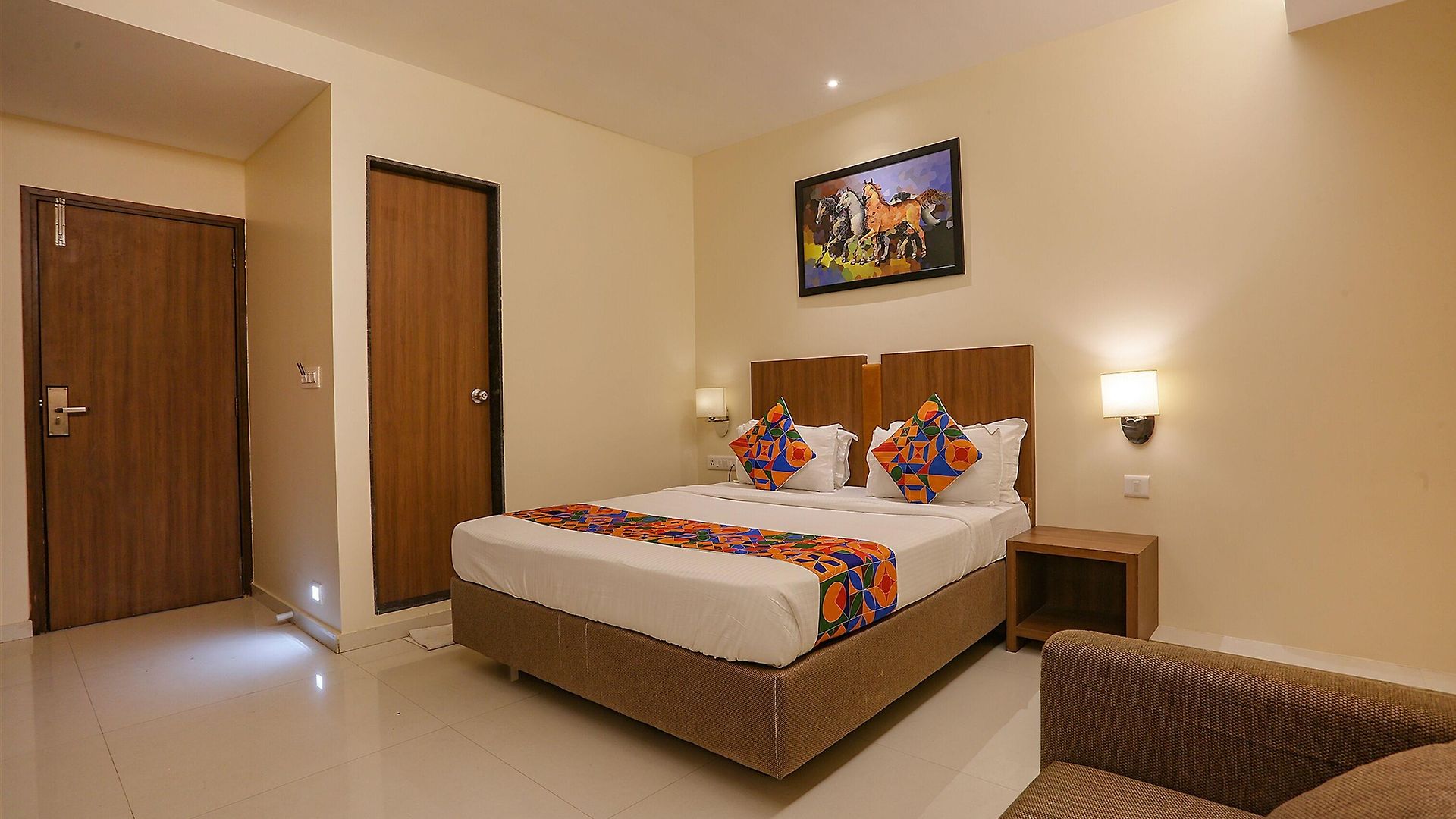 Hotel Fabhotel Royal International - Nr International Airport