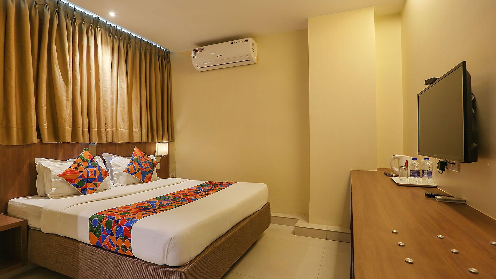 Fabhotel Royal International - Nr International Airport