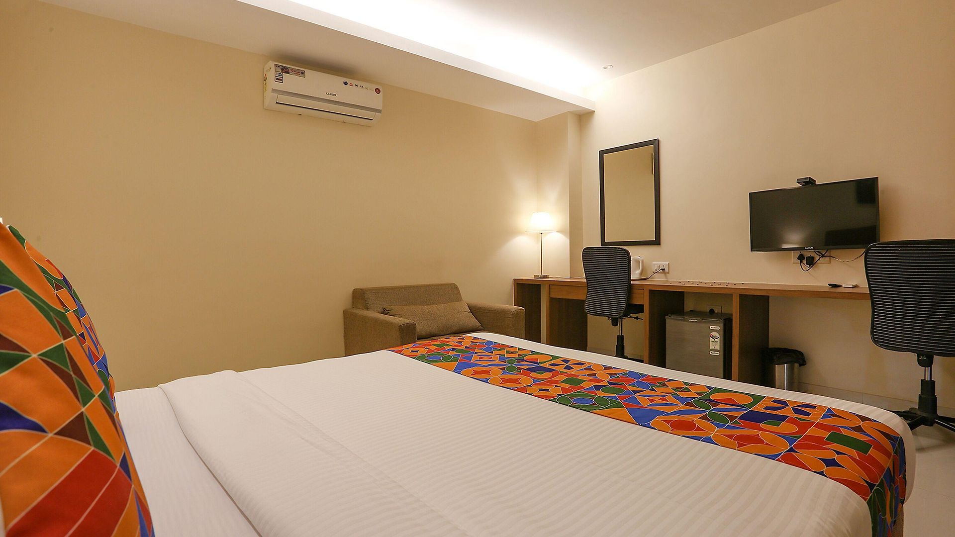 Fabhotel Royal International - Nr International Airport