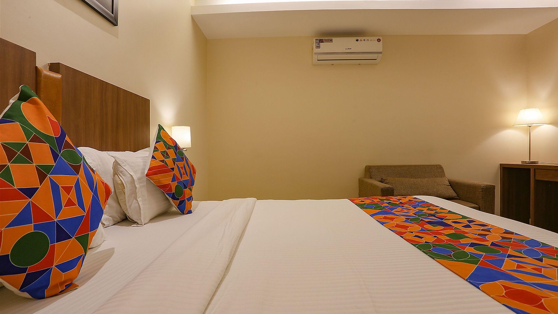 Fabhotel Royal International - Nr International Airport