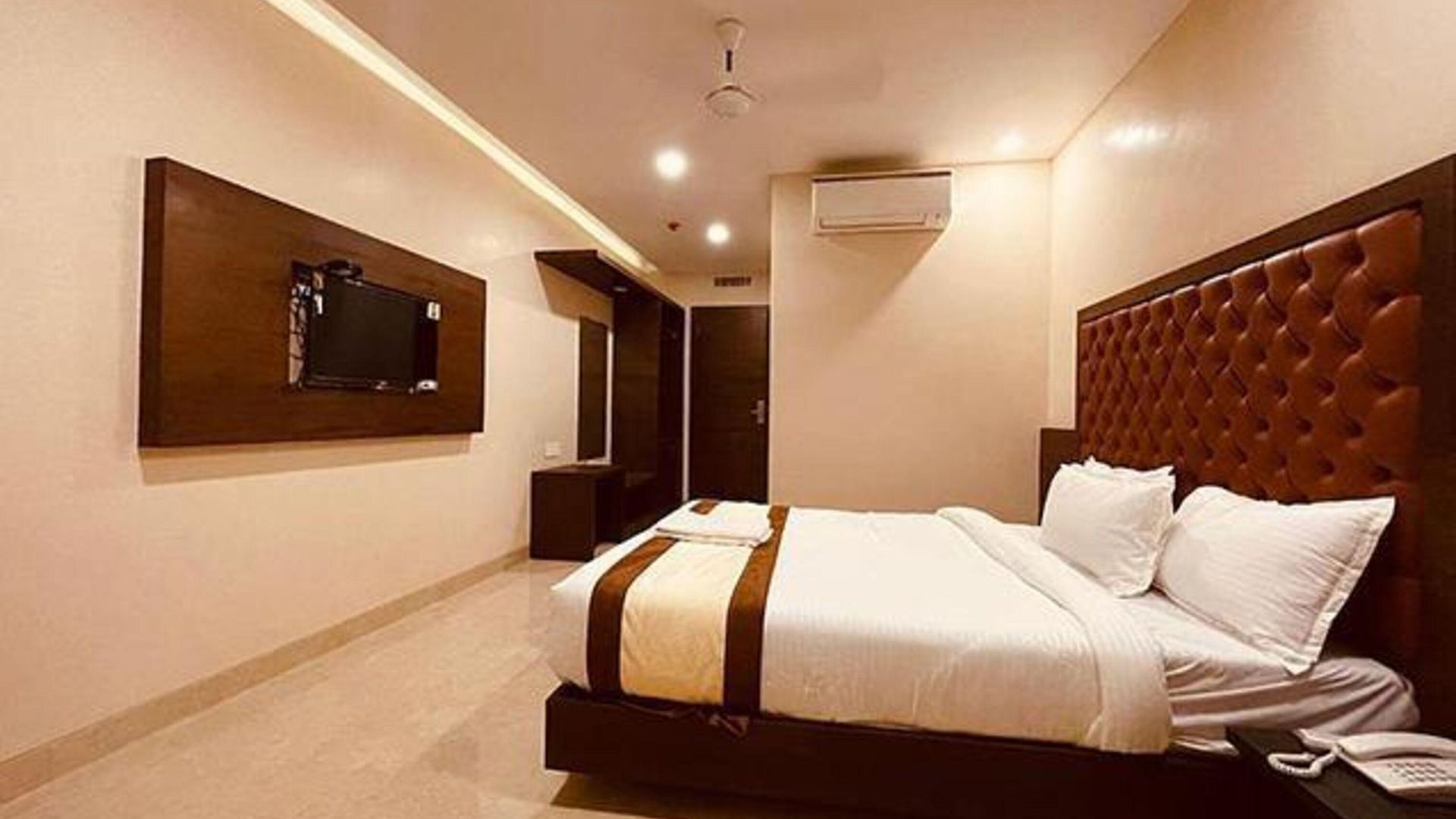 Fabhotel Vertigo 3*