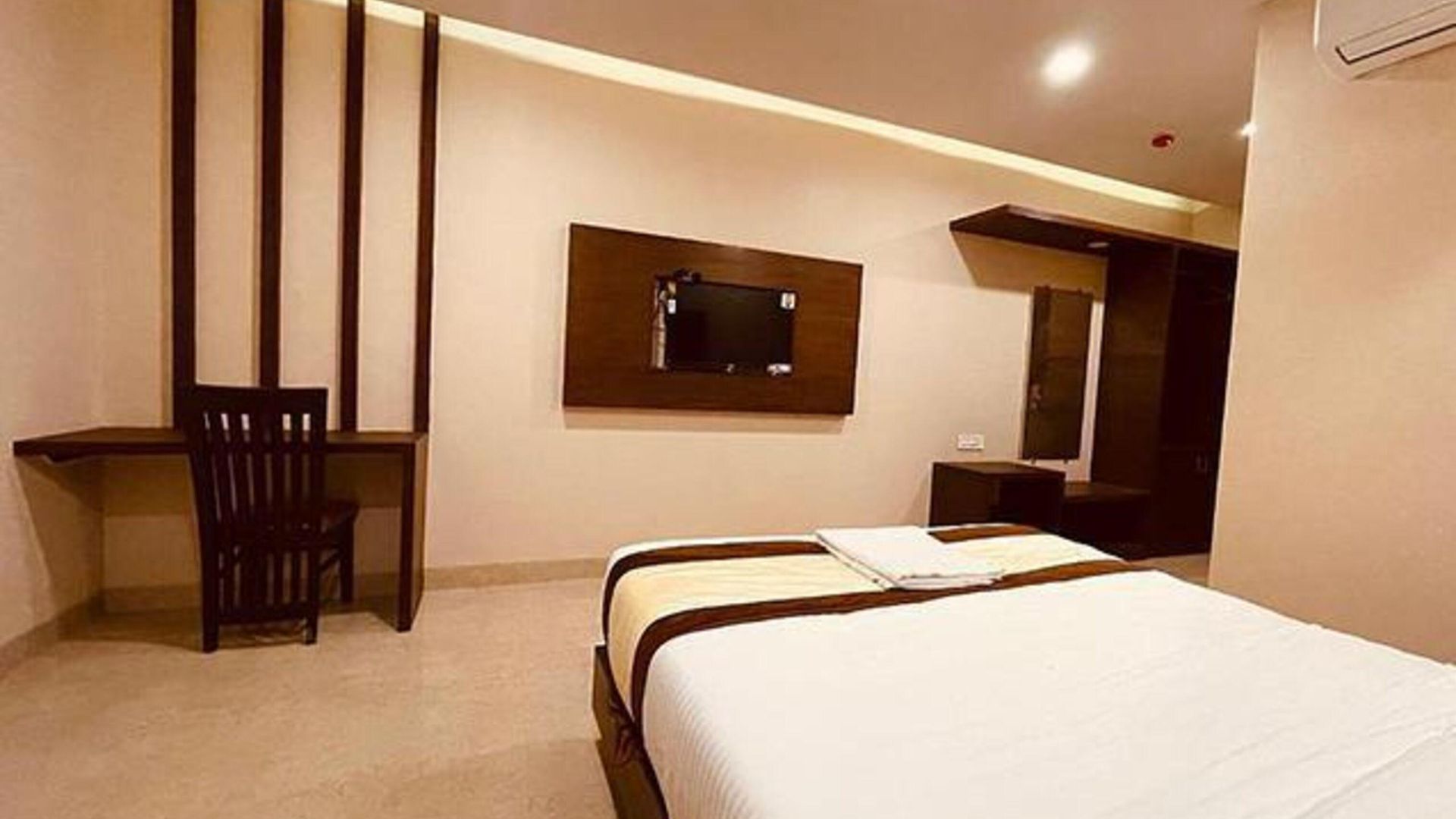 Fabhotel Vertigo