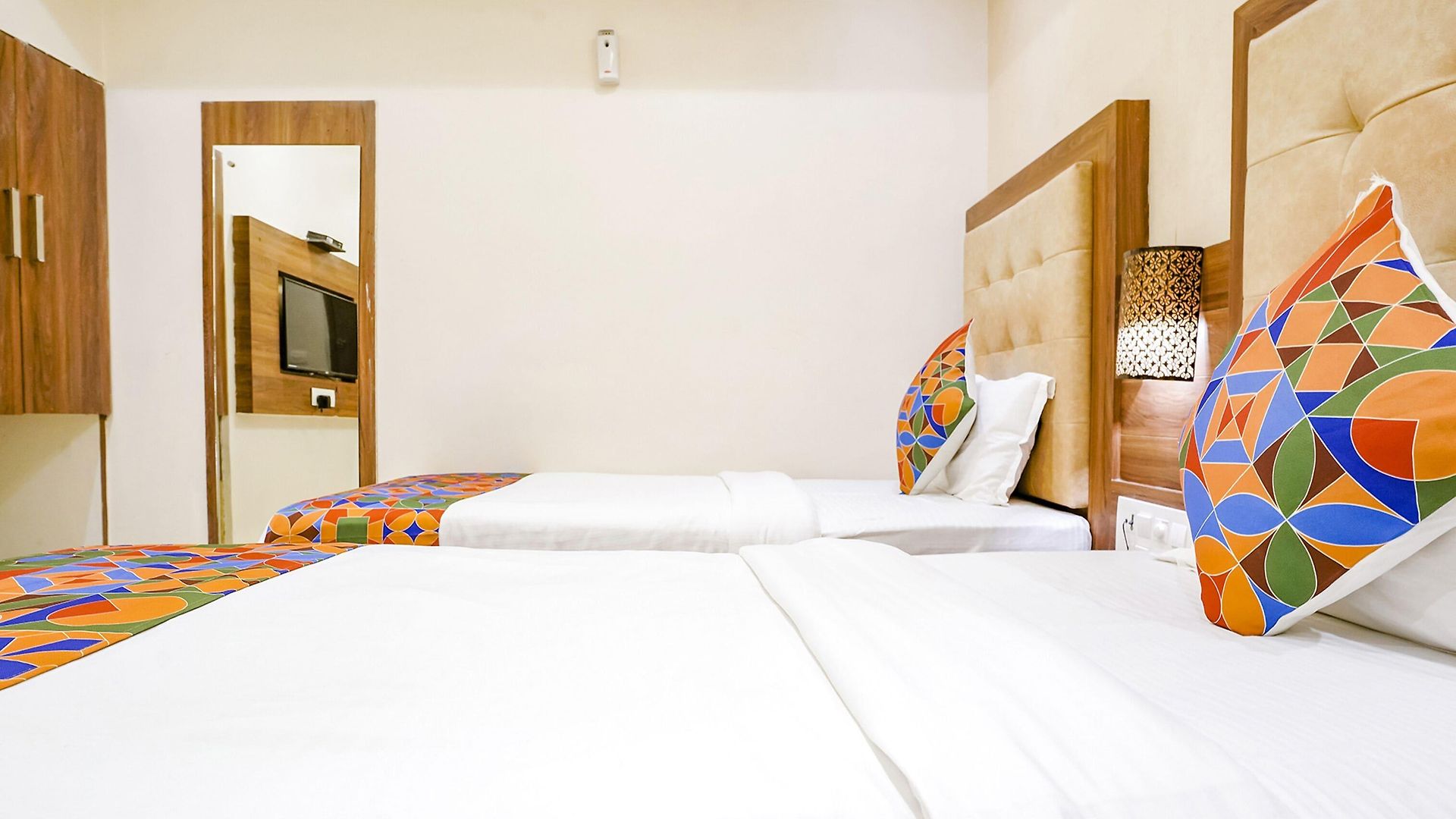 Fabhotel Amber Palace - Nr & Csmt Station Hotel