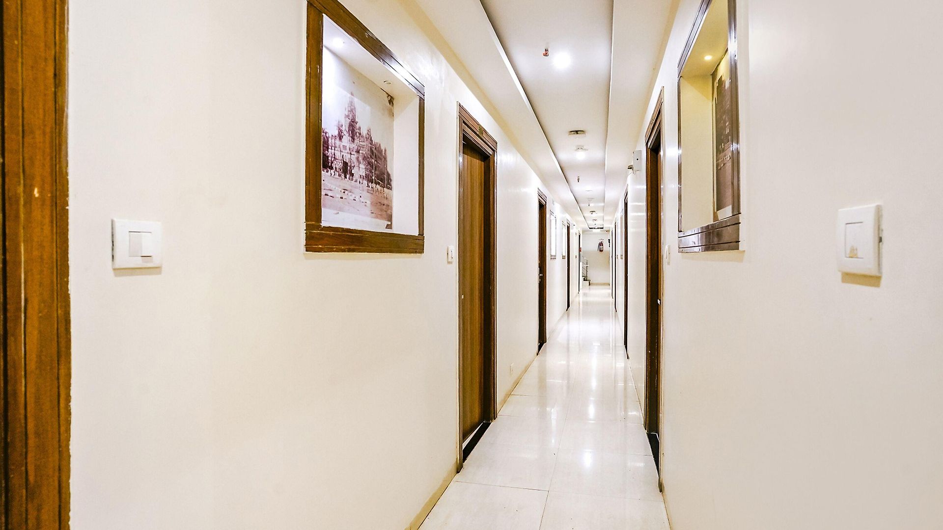 Fabhotel Amber Palace - Nr & Csmt Station Hotel