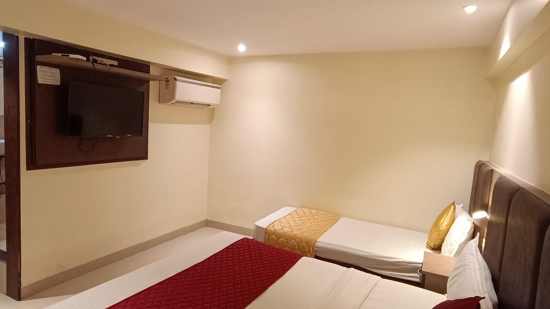 Hotel West