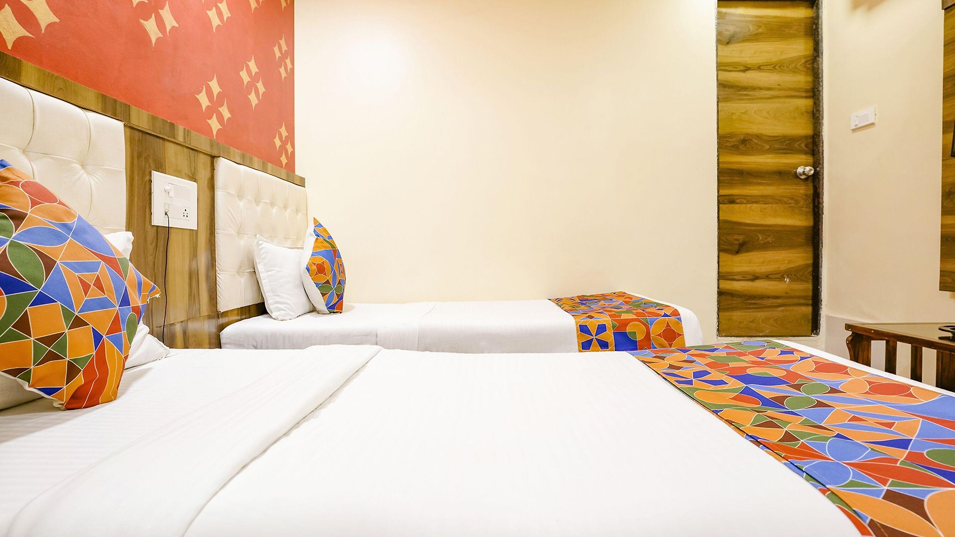 Fabexpress Sarah Gold - Nr Nesco Exhibition Center Hotel 3*