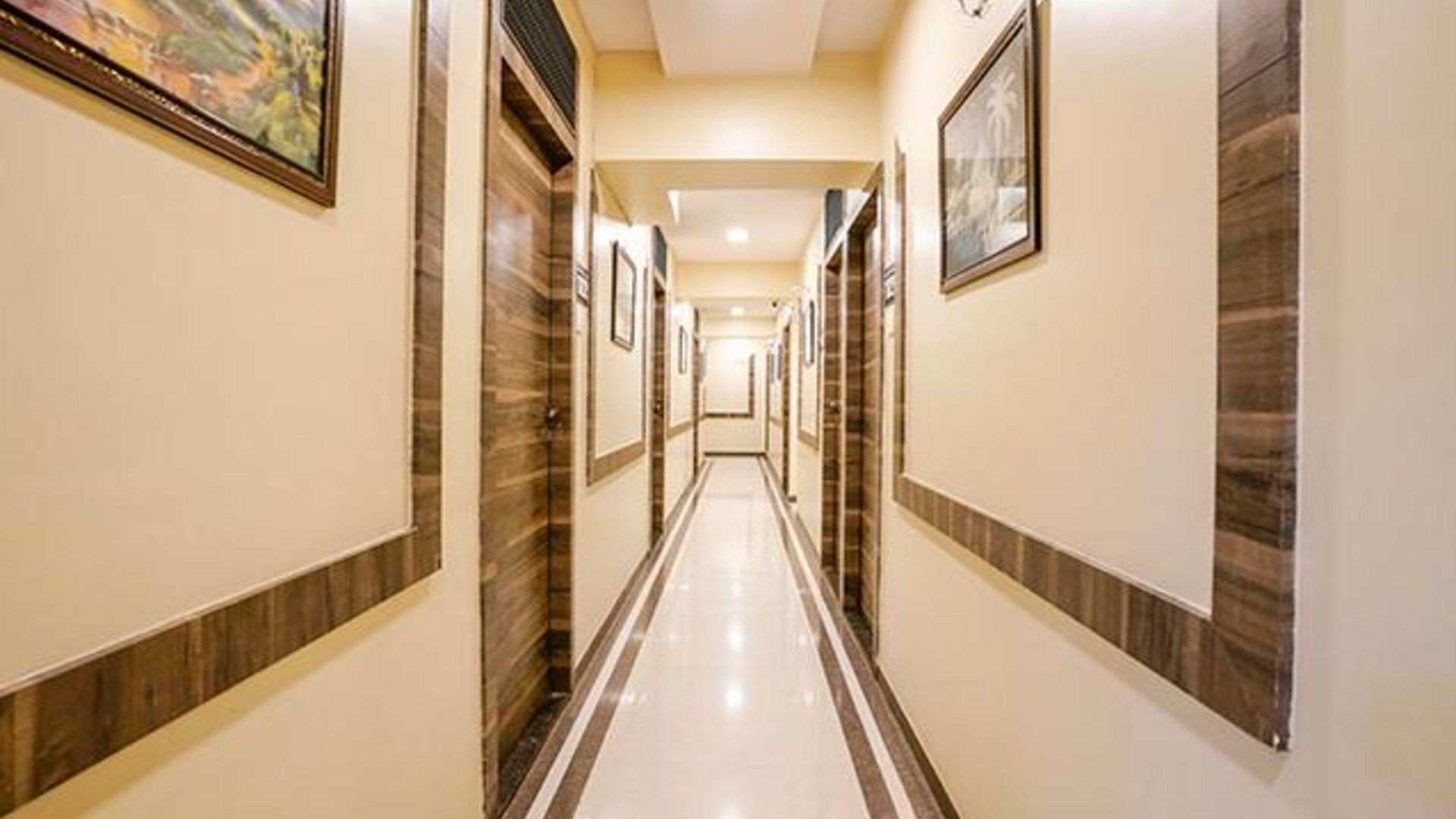Fabexpress Sarah Gold - Nr Nesco Exhibition Center 3* Mumbai