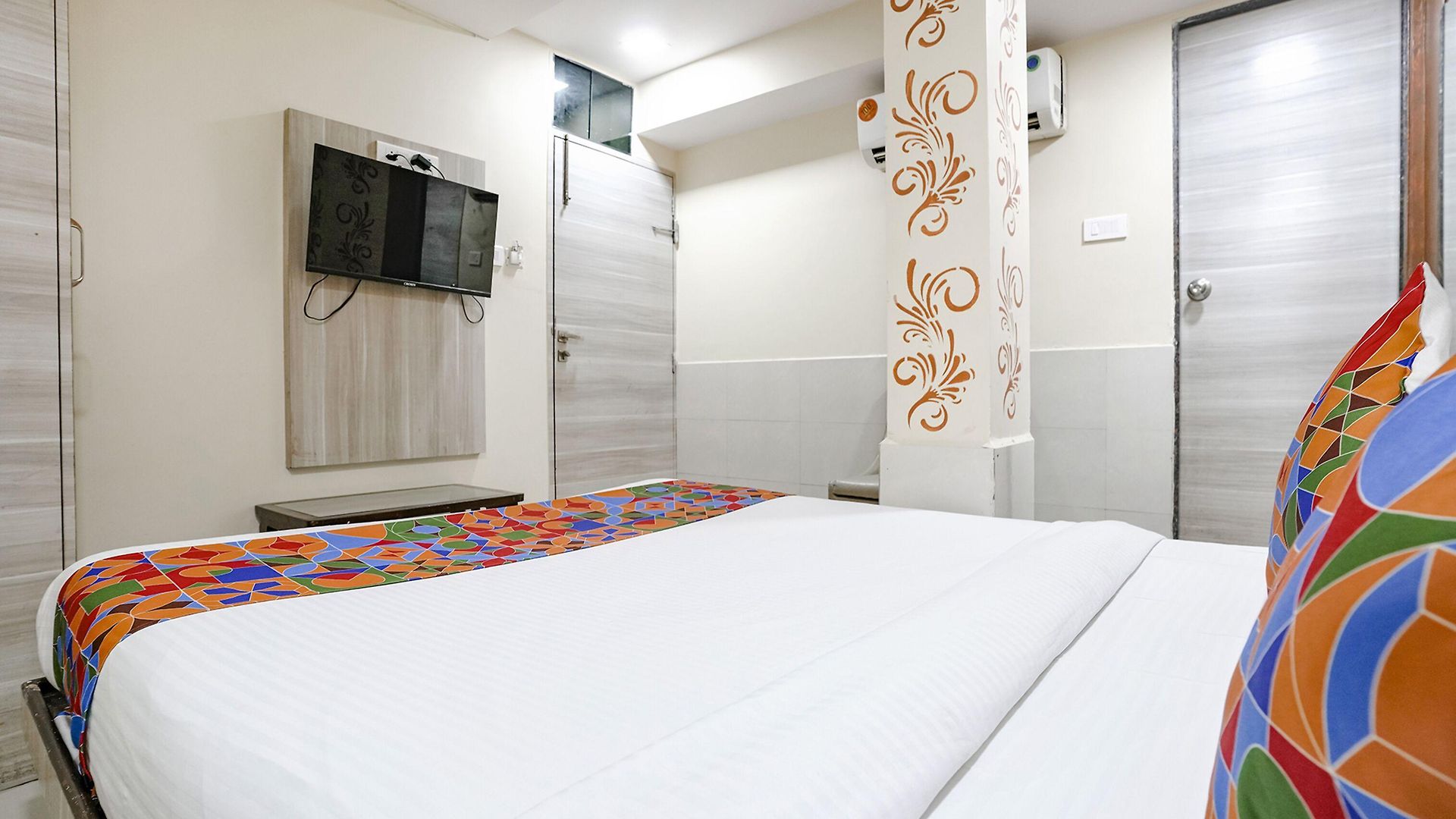 Fabexpress Sarah Gold - Nr Nesco Exhibition Center Hotel