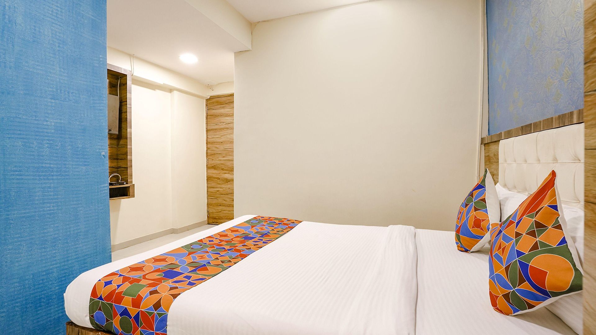 Hotel Fabexpress Sarah Gold - Nr Nesco Exhibition Center Mumbai
