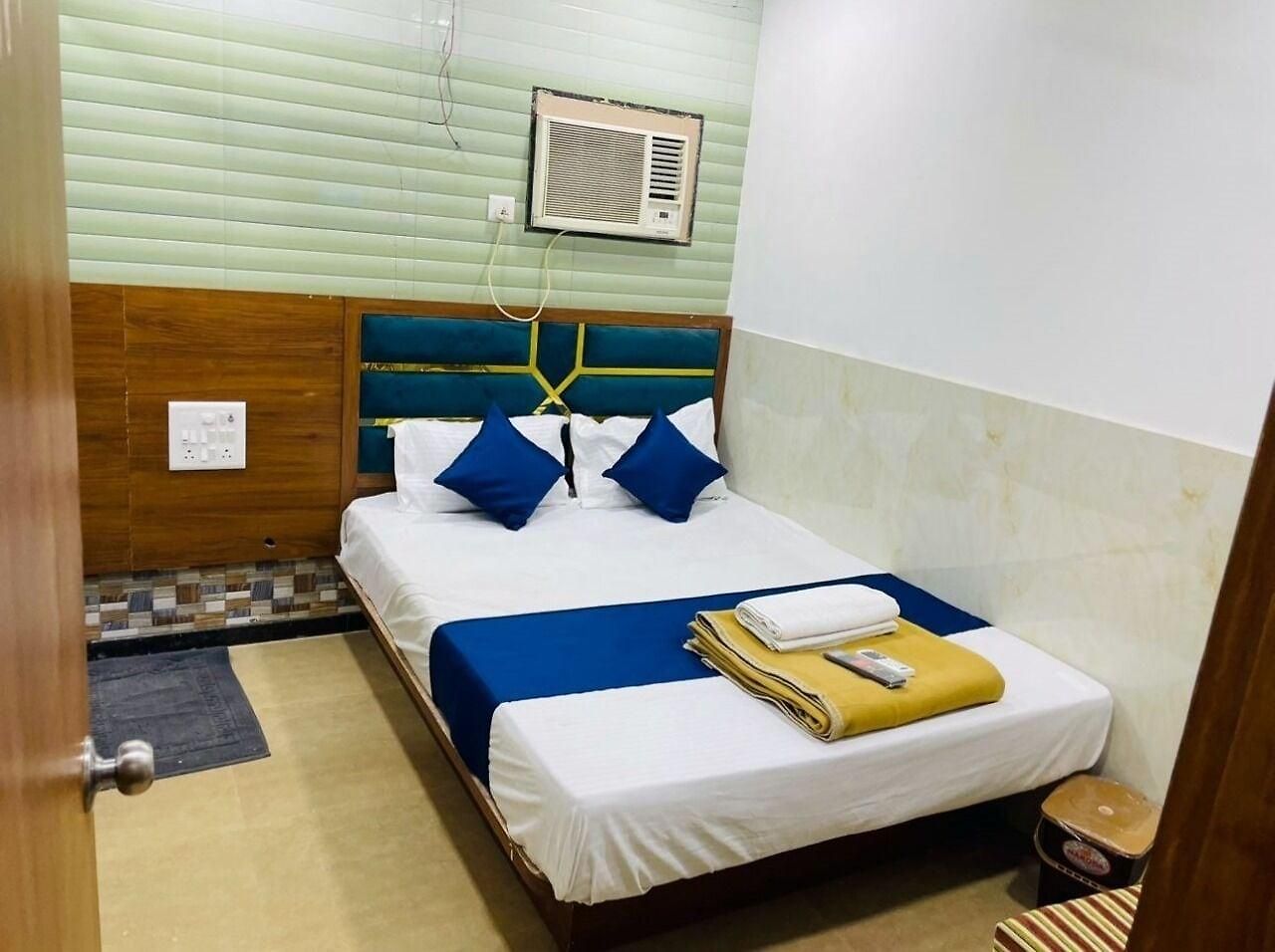 Hotel O Radha Palace