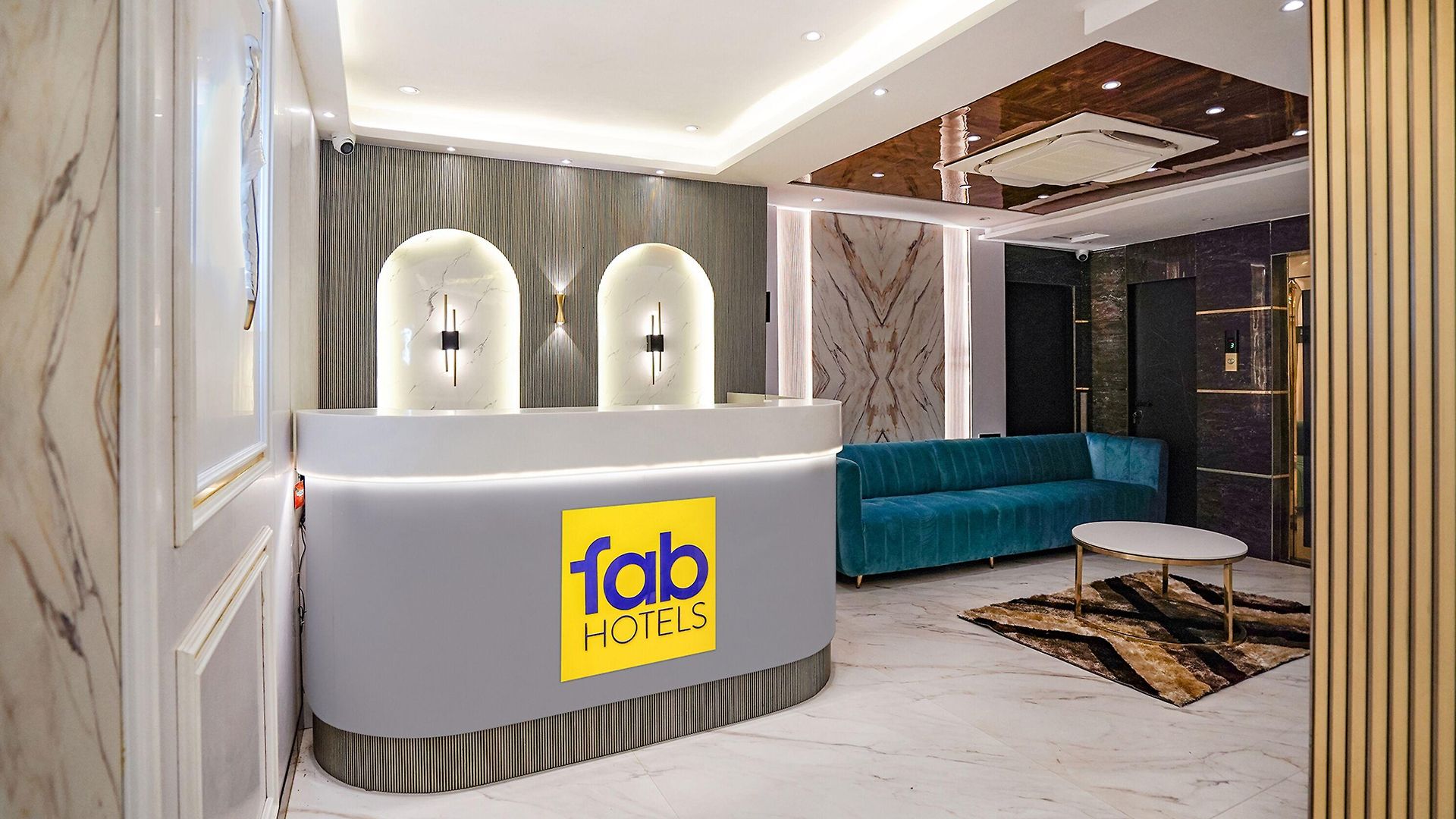 Hotel Fabhotel Well Back