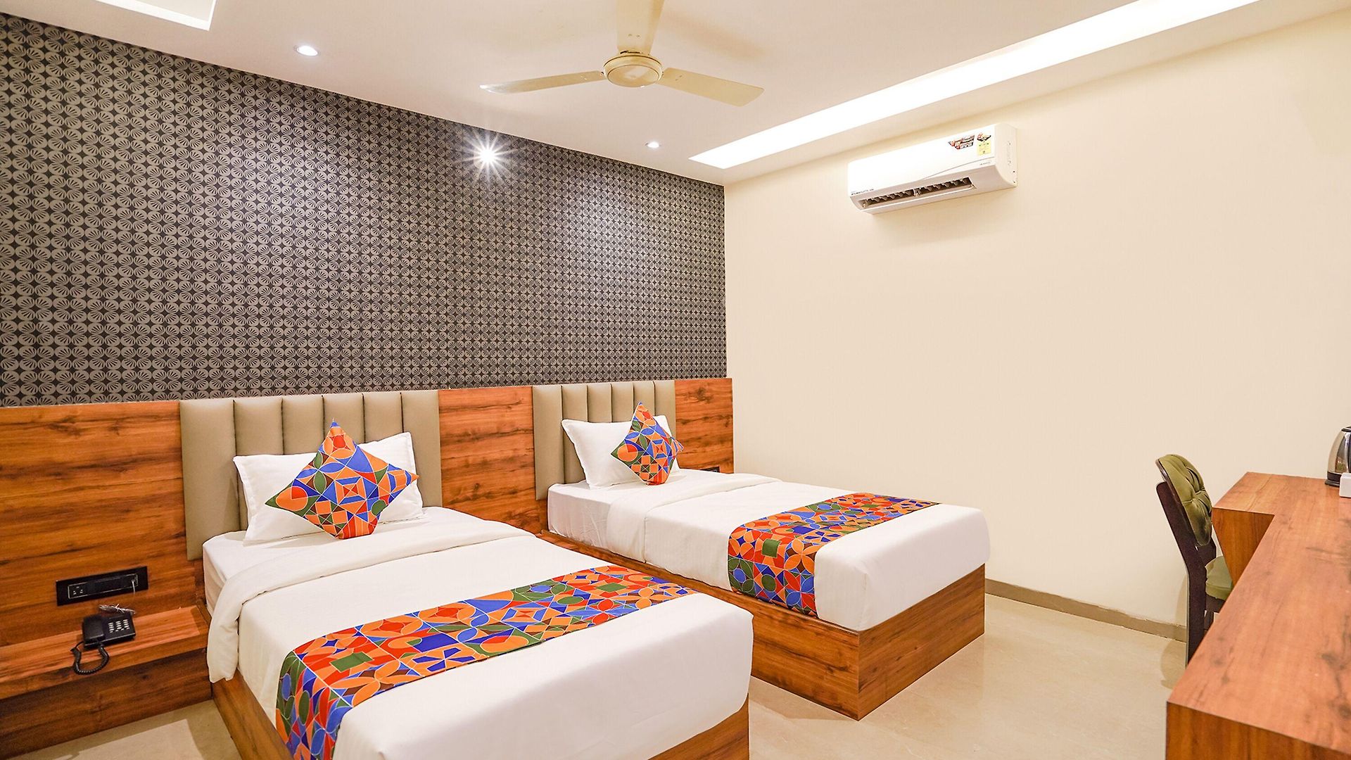 Fabhotel Well Back