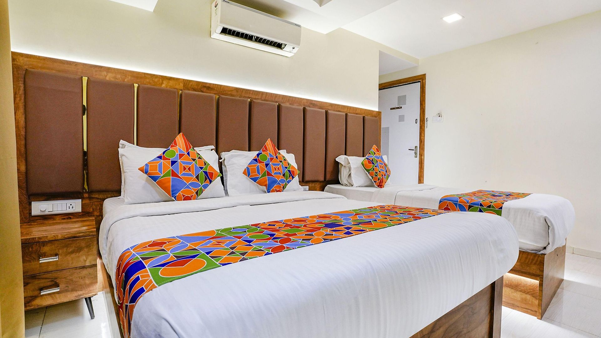 Fabhotel Amber Crop