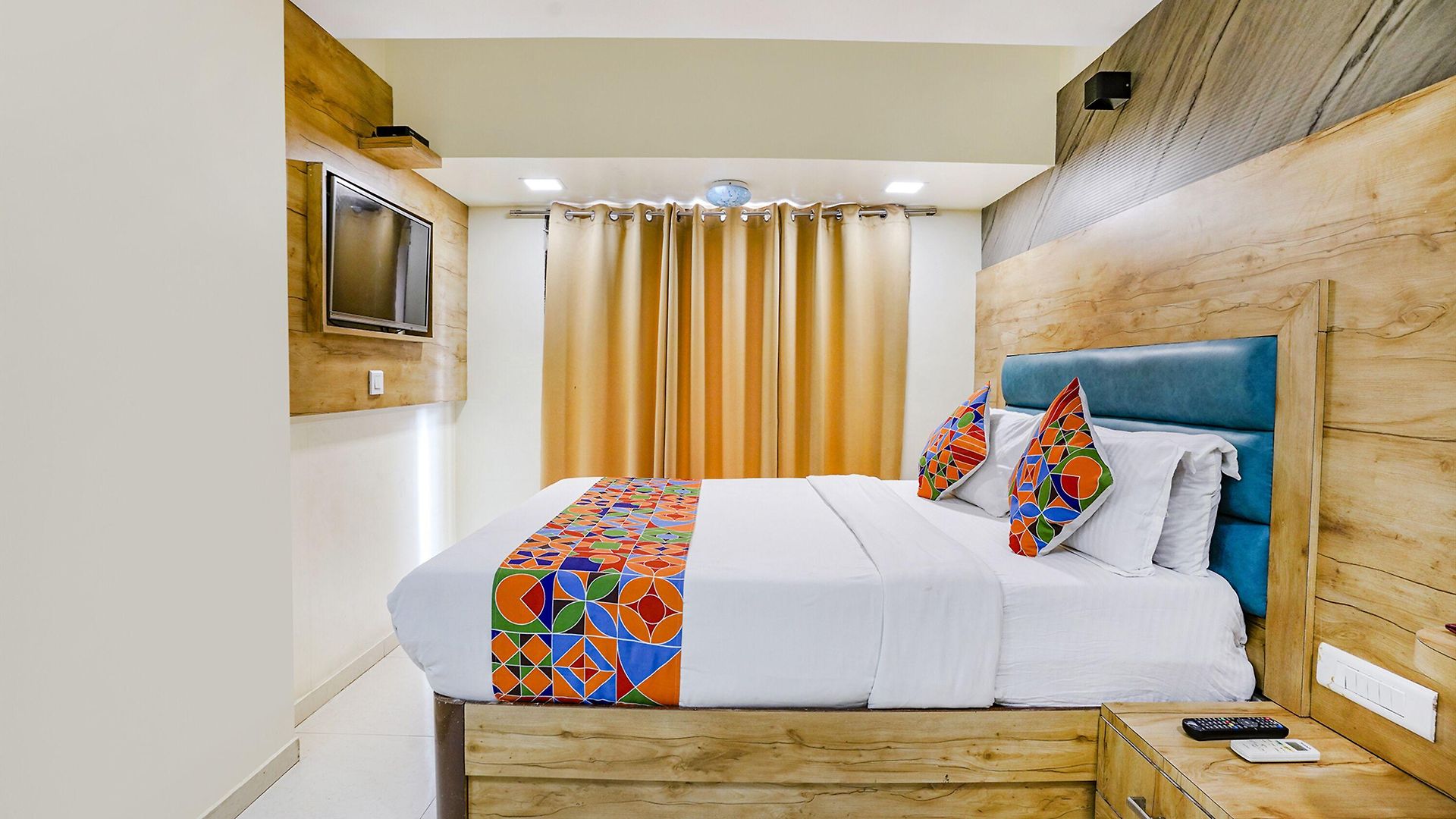 Fabhotel Amber Crop Hotel