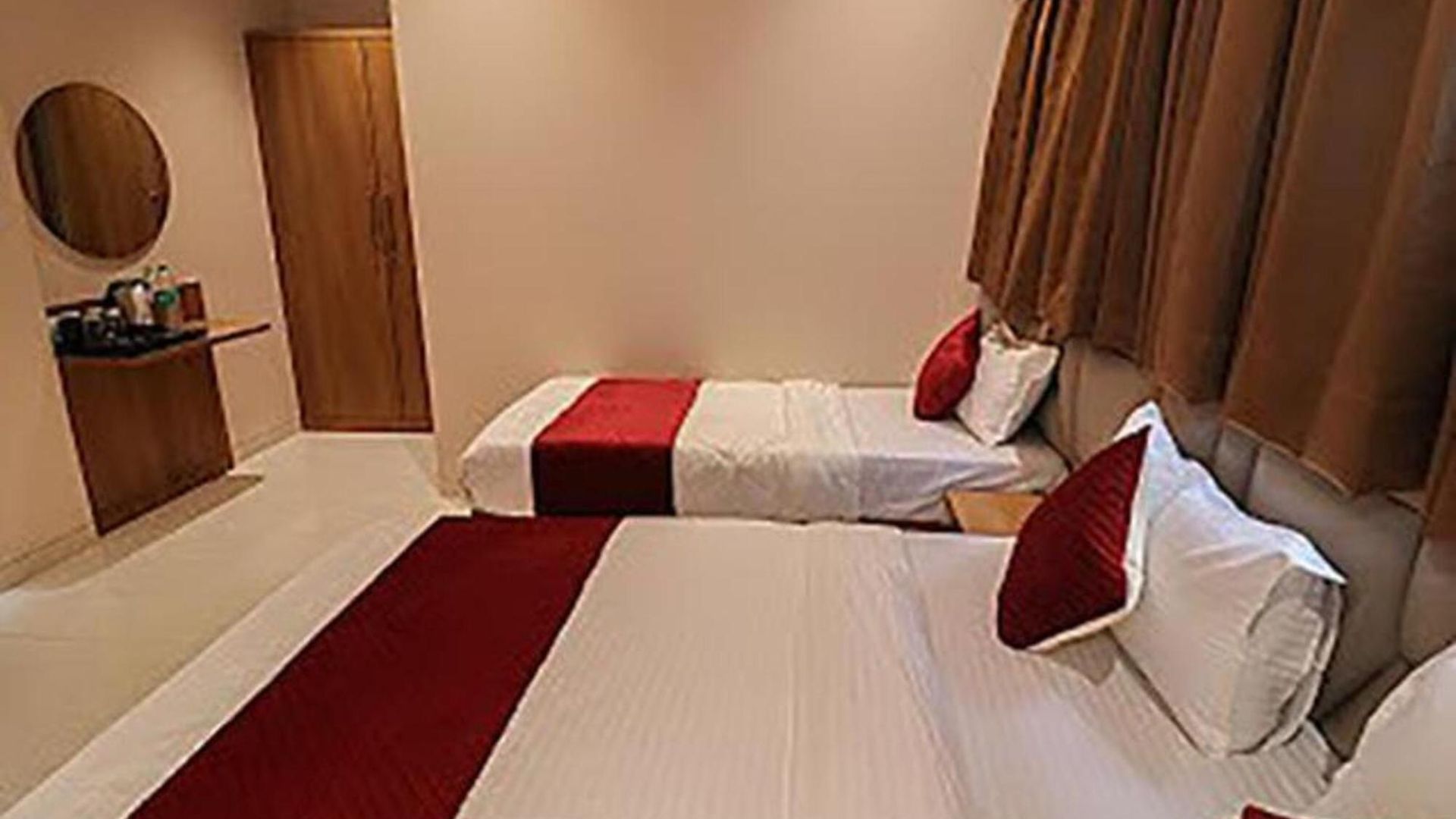 Hotel Ascent Star - Near International Airport