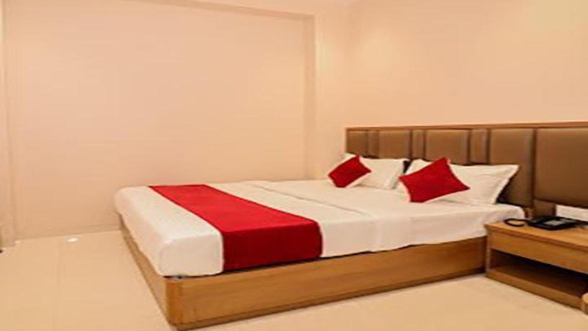 Hotel Ascent Star - Near International Airport 3*