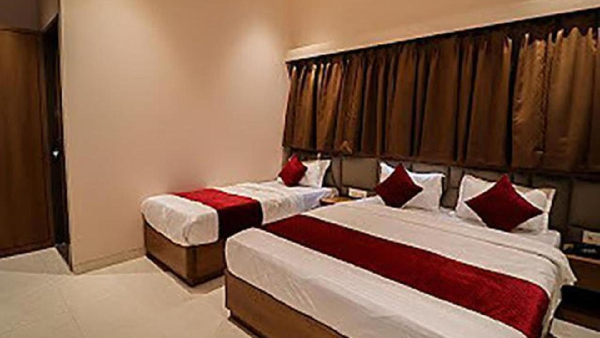 Ascent Star - Near International Airport Hotel