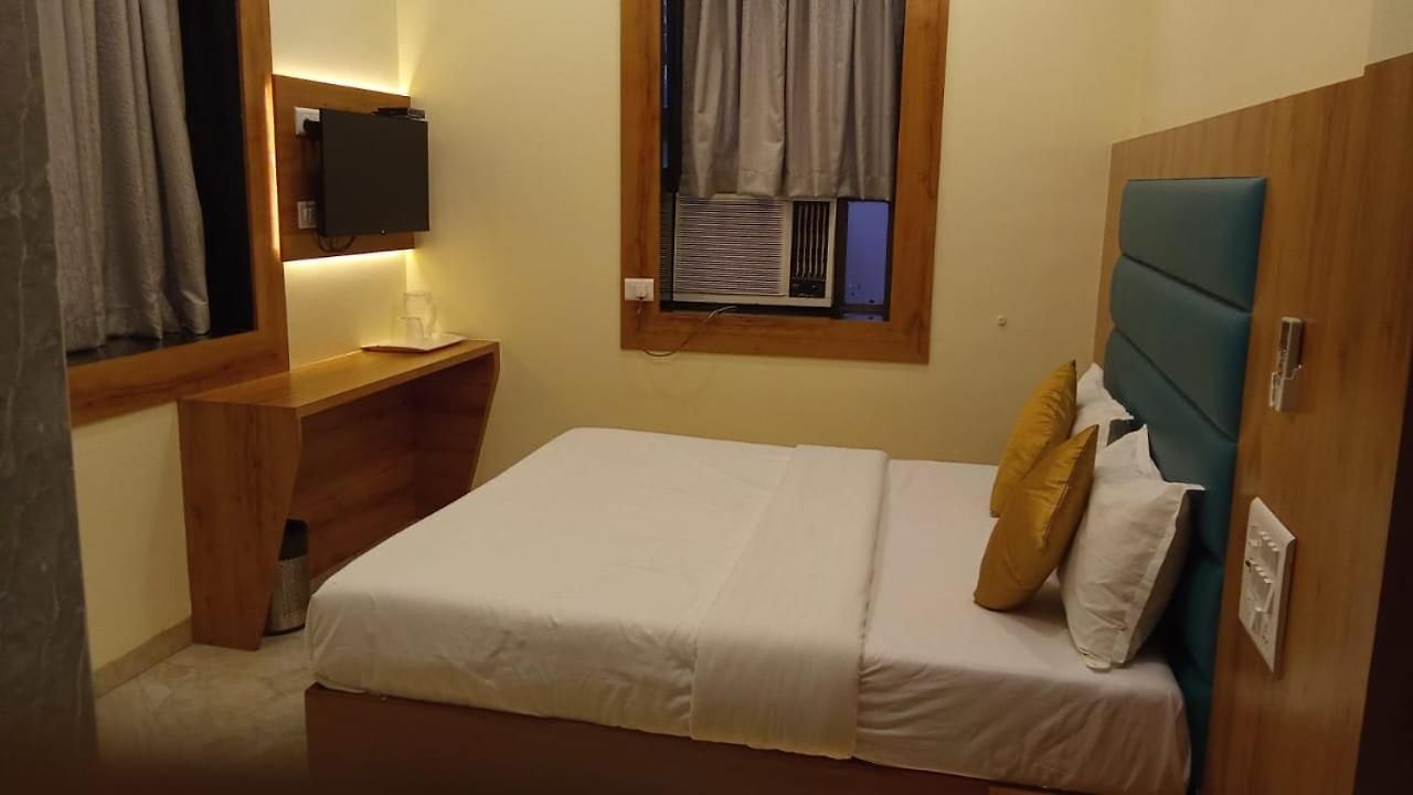 New National 3* Mumbai