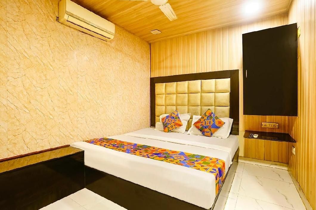 Colaba Janta 4*