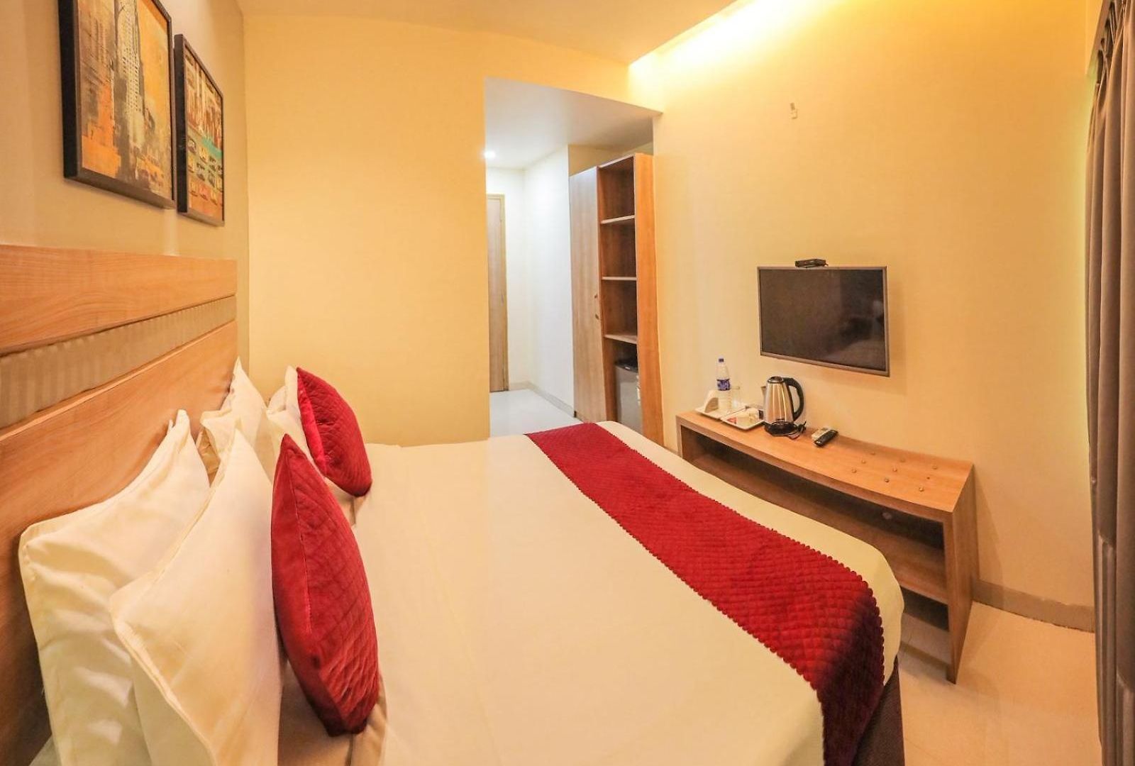 Bed & Breakfast Akasa Residency Near T-2 International Airport Mumbai