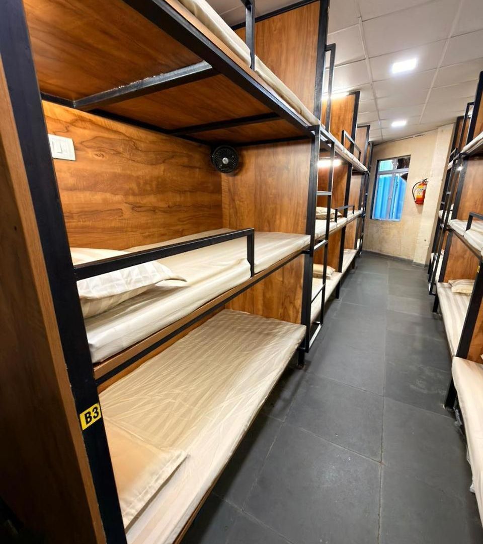 Hans Hostel *