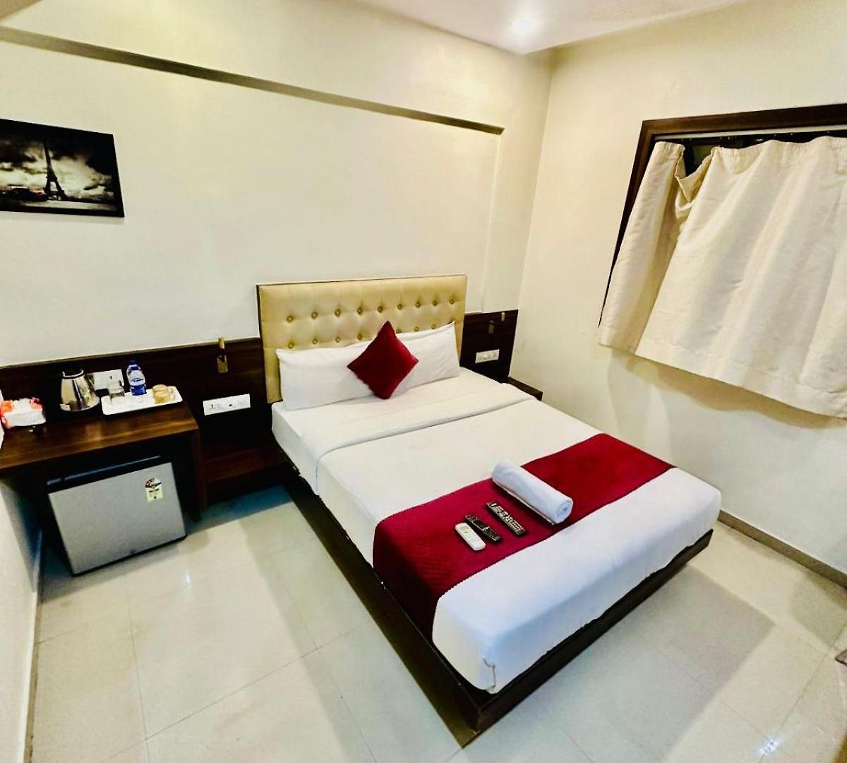 Bed & Breakfast Akasa Residency Near T-2 International Airport Mumbai