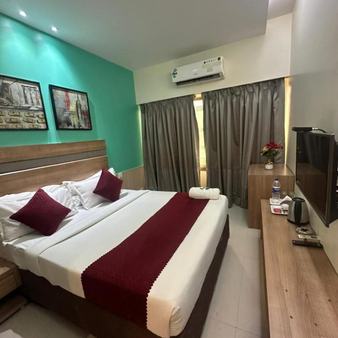 Bed & Breakfast Akasa Residency Near T-2 International Airport