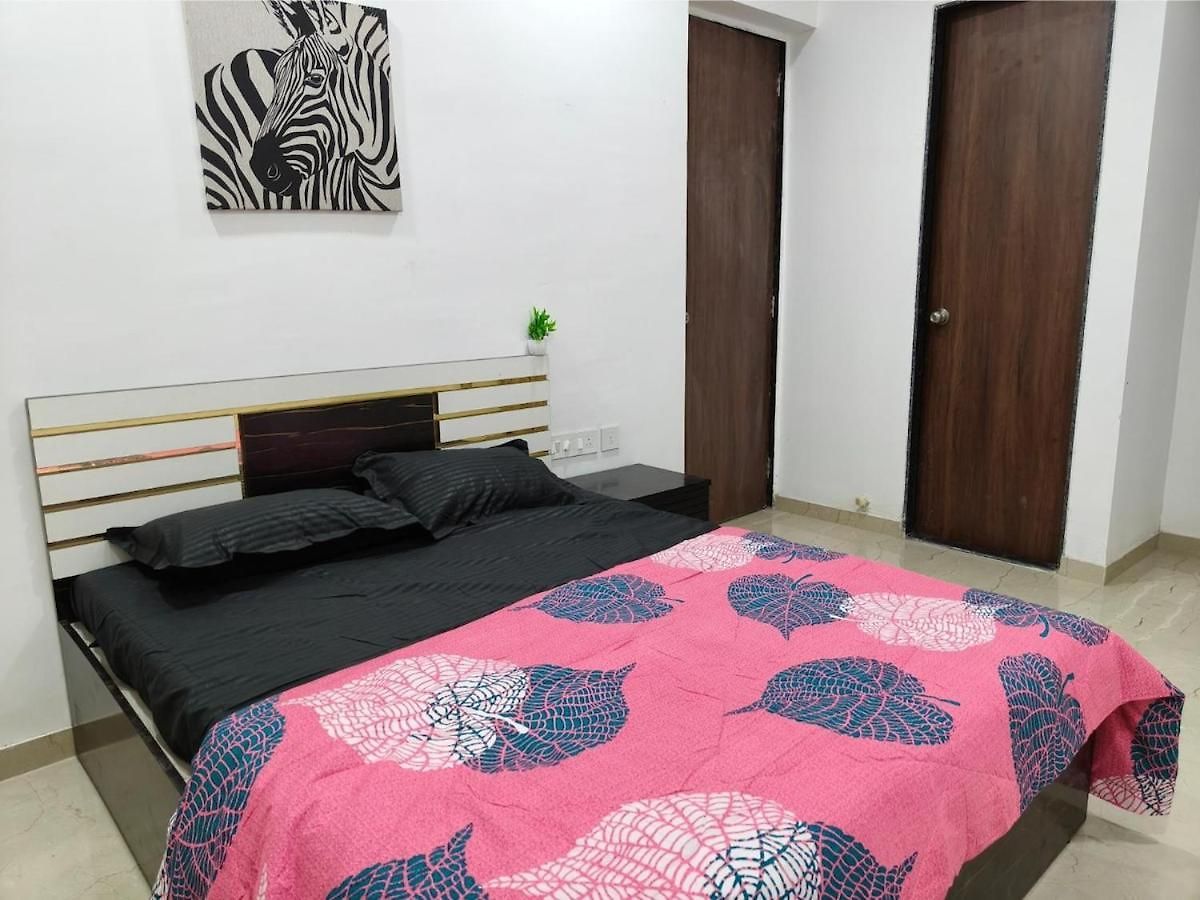 Iuc 301 Private 1bhk 3 Min Nesco Nirlon Apartment *