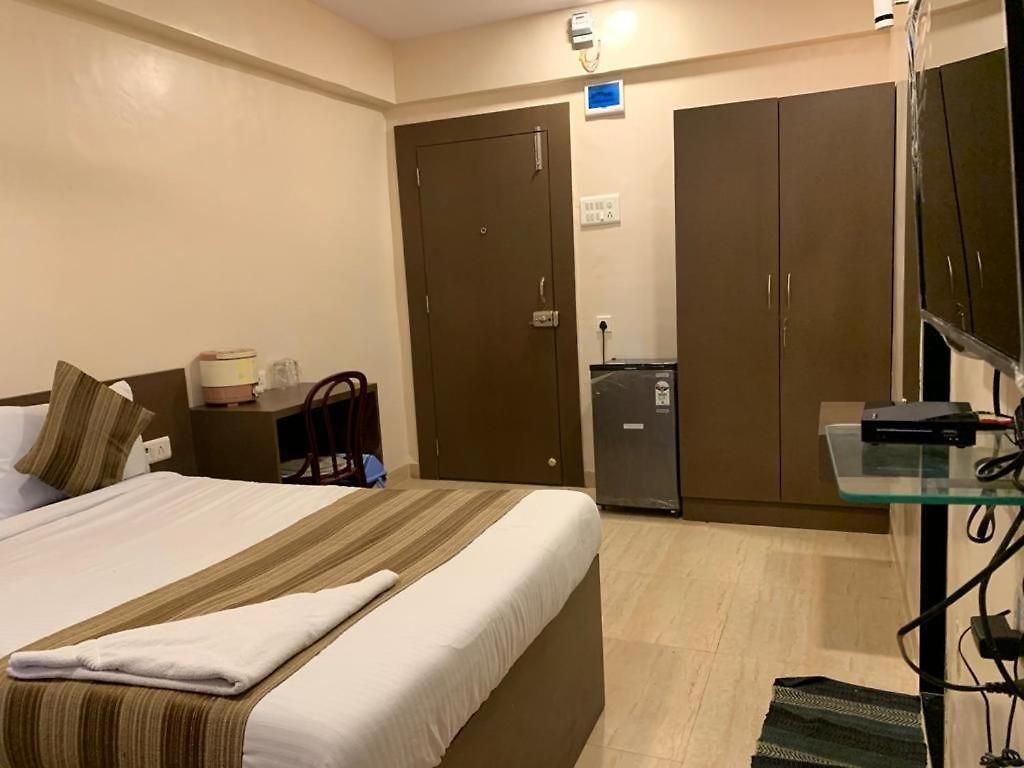 Lucky Serviced -near Bkc Mumbai