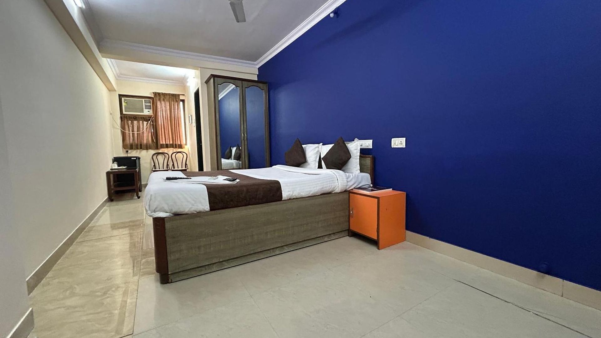 Lucky Serviced -near Bkc Mumbai