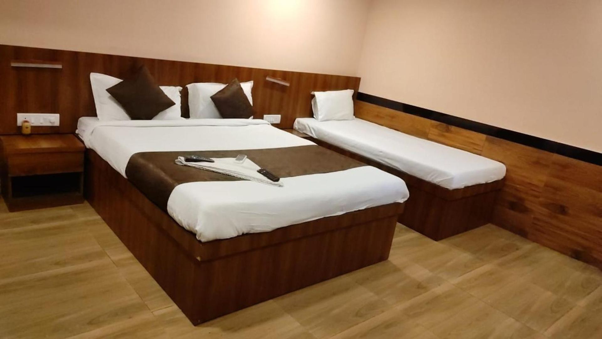 Lucky Serviced -near Bkc Mumbai