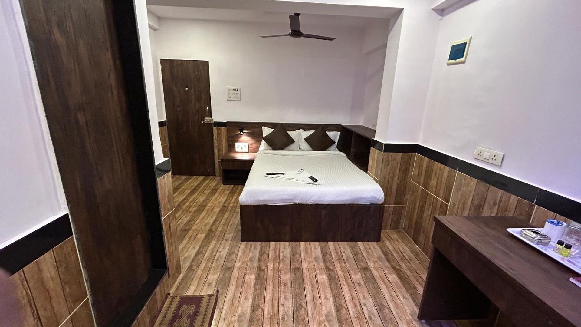 Lucky Serviced -near Bkc Apartment Mumbai