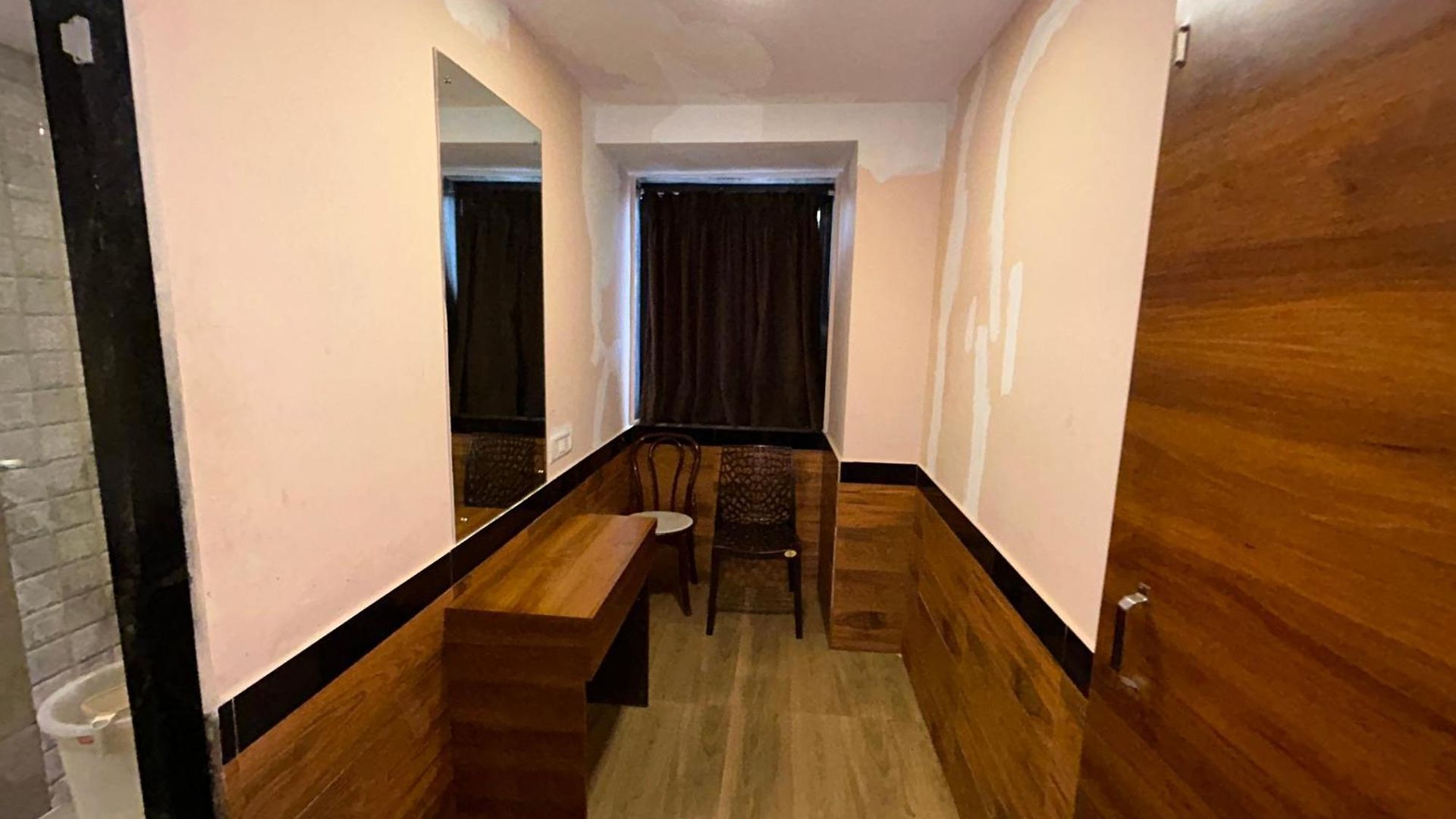 Lucky Serviced -near Bkc Mumbai