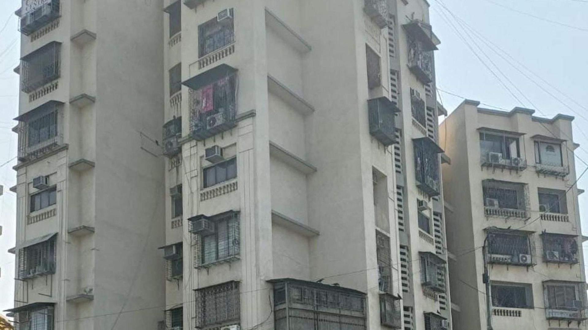 Lucky Serviced -near Bkc Mumbai