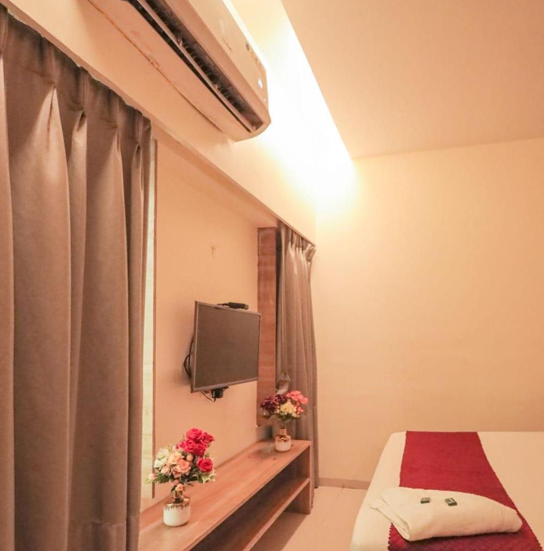 Hotel Akasa International Near T-2 International Airport